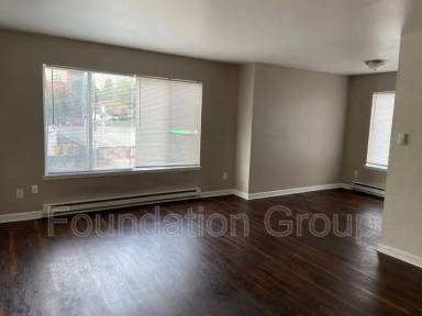 Main picture of 10521 Midvale Ave N
