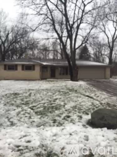Main picture of 2211 Clark Ave