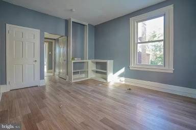 Main picture of 4900 Penn St