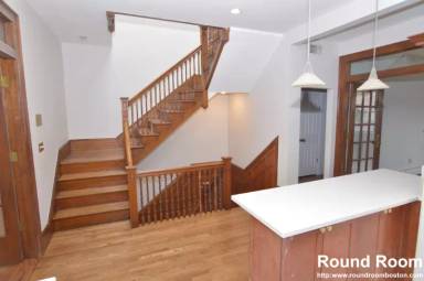 Main picture of 1714 Beacon St