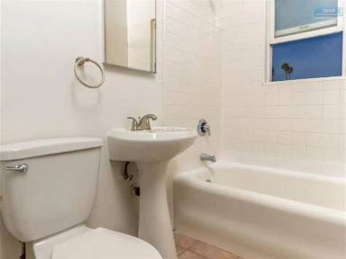 Main picture of 108 S Gramercy Pl