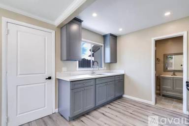 Main picture of 162 Poinsettia Ave
