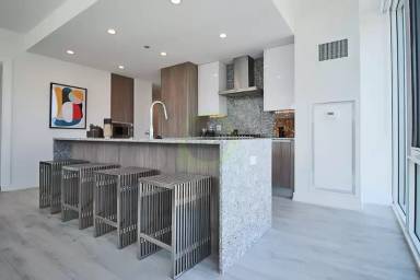 Main picture of 210 W Hill St
