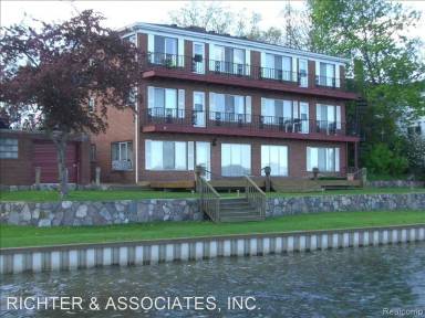 Main picture of 11859 N Main St