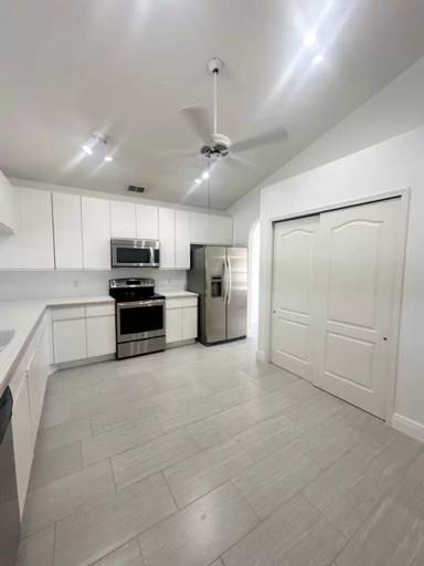 Main picture of 553 Hallowell Cir