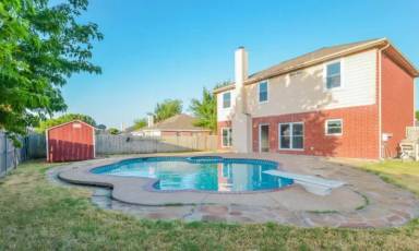 Main picture of 216 Elm Ln