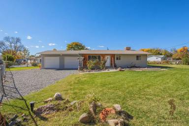Main picture of 659 Middle Ridge Dr