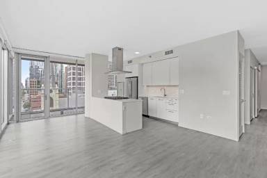 Main picture of 13 E Huron St