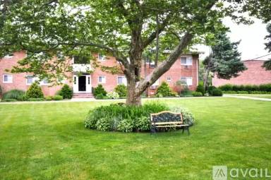 Main picture of 28 Wildwood Gdns