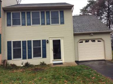 Main picture of 105 Poplar St