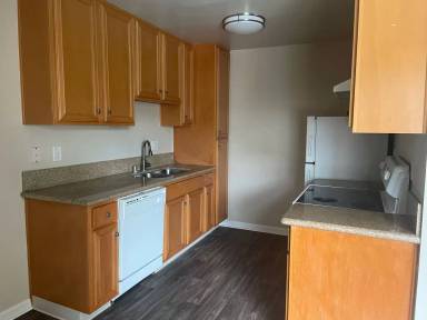 Main picture of 900 Palm Ave