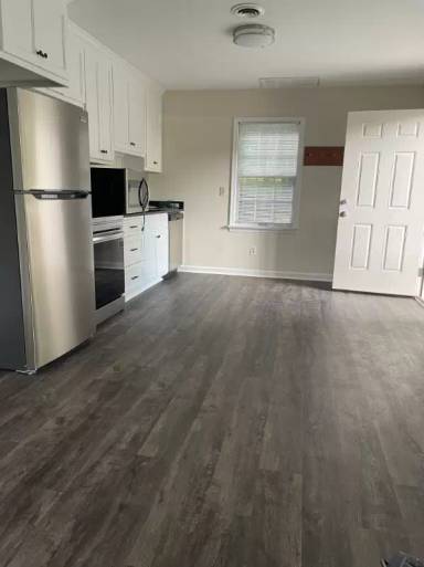Main picture of 100 Raleigh St