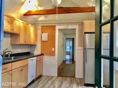 Main picture of 115 1/2 Market St