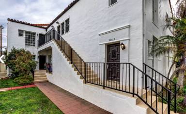 Main picture of 322 S Reeves Dr