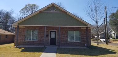 Main picture of 902 S 1st St