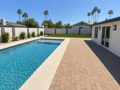 Main picture of 924 E Wesleyan Dr