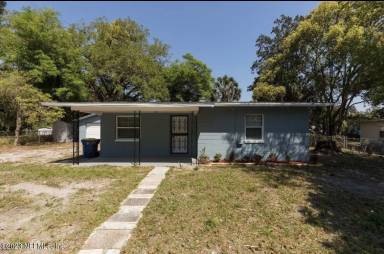 Main picture of 2513 Spirea St