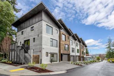 Main picture of 203 Madrona Way NE