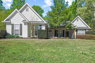 Main picture of 124 Hampton Brook Dr