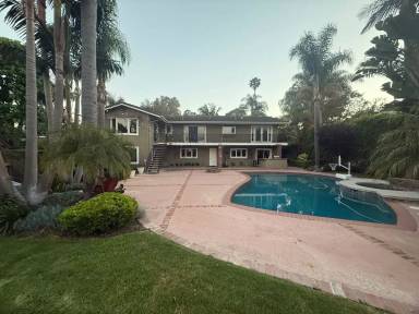 Main picture of 1 Pleasant Hill Dr