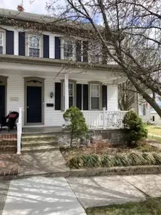 Main picture of 748 N Chestnut St