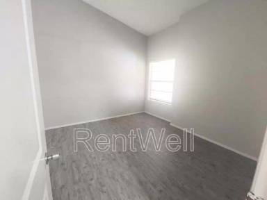 Main picture of 121 N Troy Ave