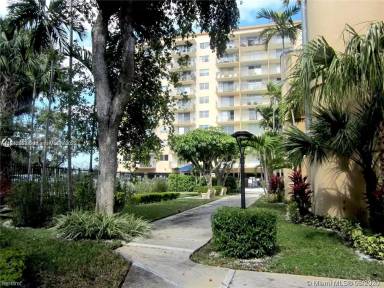 Main picture of Three Horizons South Condo