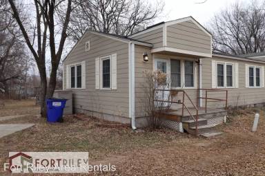 Main picture of 706-708 W 1st St Duplex