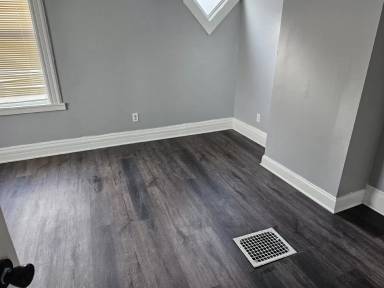 Main picture of 424 E 10th St