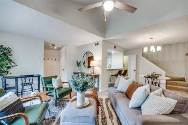 Main picture of 7640 W Greenway Blvd