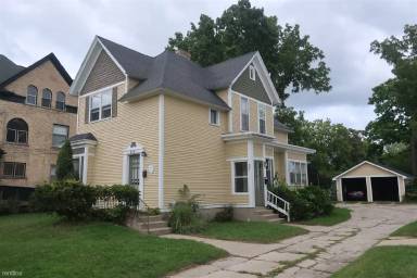 Main picture of 527 Lyon St NE