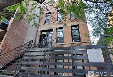Main picture of 2228 W Armitage Ave