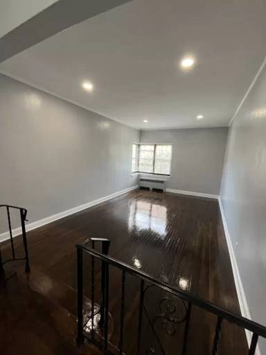 Main picture of 33 S Munn Ave