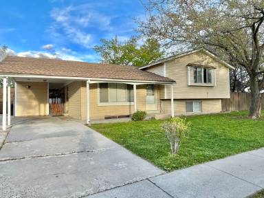 Main picture of 3633 S Bannock St
