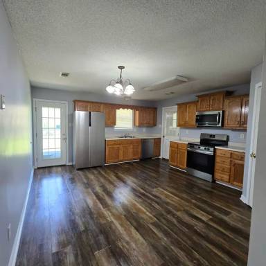 Main picture of 198 Rosalind Way