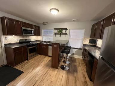 Main picture of 2133 W Highland Ave
