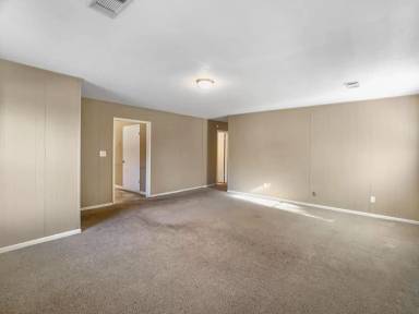 Main picture of 2123 18th Ave E