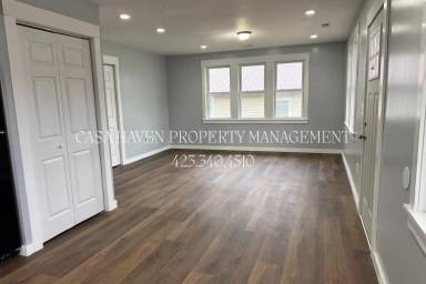 Main picture of 913 E Myrtle Ave