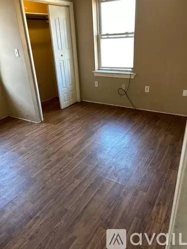 Main picture of 62 W Askren St