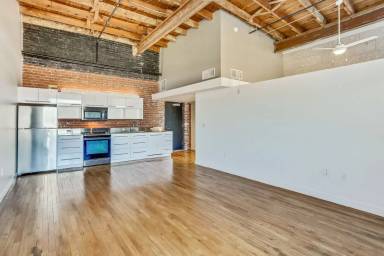 Main picture of 520 S Commerce St