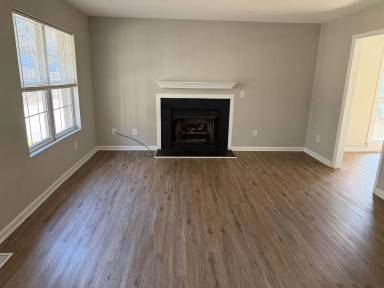 Main picture of 320 W Chestnut Ave