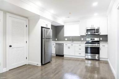 Main picture of 35 Merriam St
