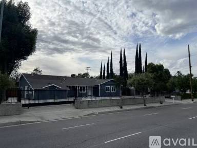 Main picture of 8941 Balboa Blvd