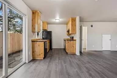 Main picture of 535 SE Sheridan Rd