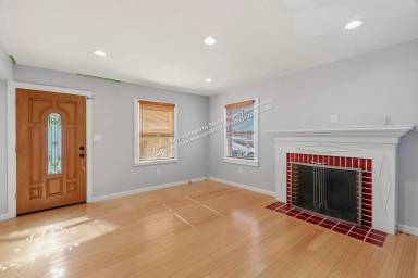 Main picture of 7850 Crest Ave