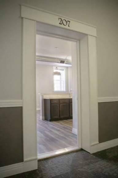 Main picture of 218 E 7th St