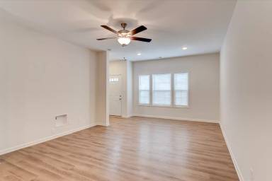 Main picture of 2815 Cruze Dr