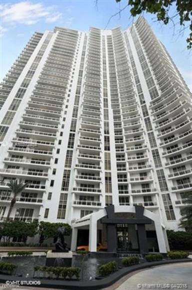 Main picture of Carbonell Brickell