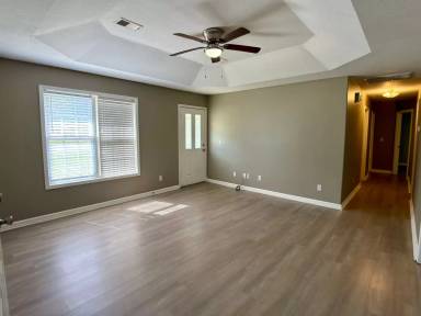 Main picture of 107 Logan St