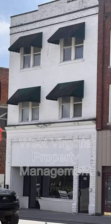 Main picture of 945 Mercer St